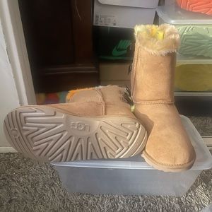 Brand new Uggs never worn no box!